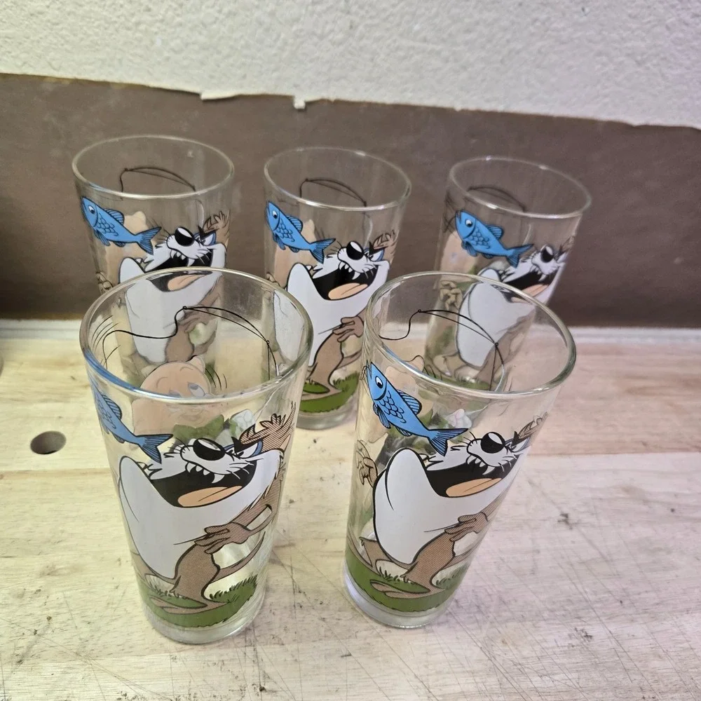 Lot of 5 1976 Pepsi Collector Series Looney Tunes Porky Pig Taz Devil Glass